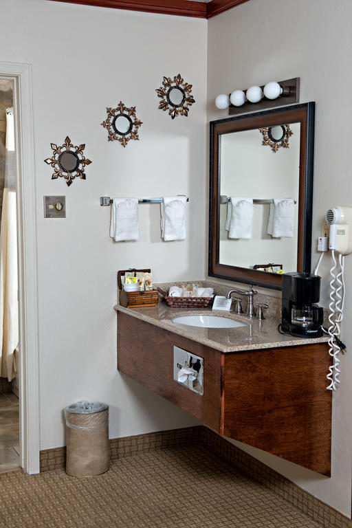 Mountain Ranch Resort At Beacon Hill Williams Room photo